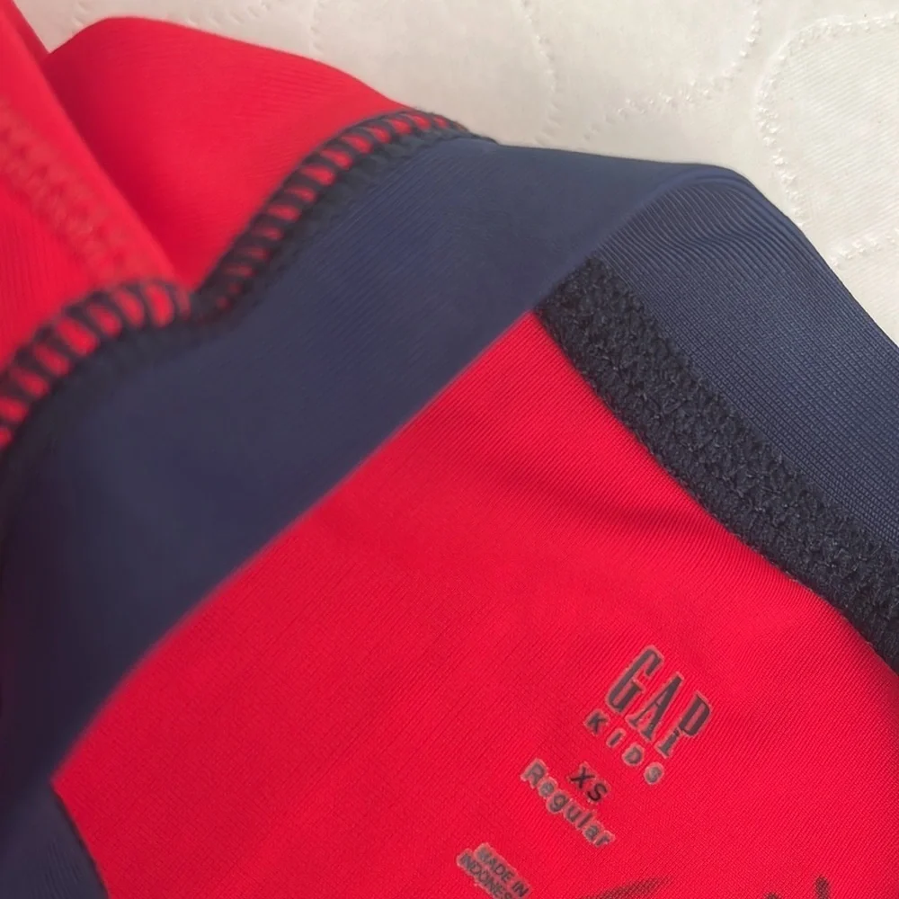 GAP red navy